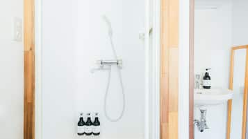Comfort Twin Room | Bathroom | Shower, free toiletries, hair dryer, slippers
