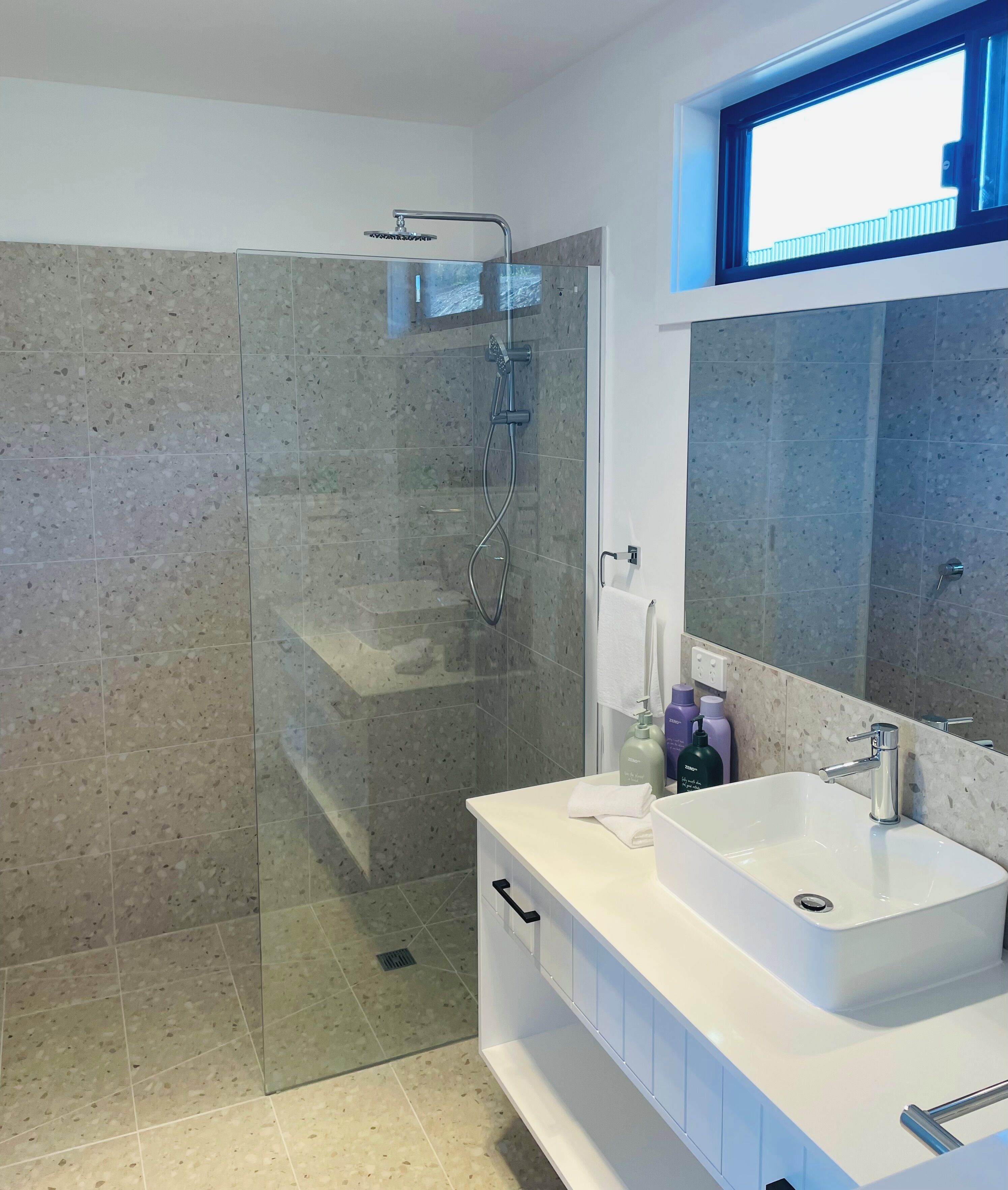 Superior Studio | Bathroom