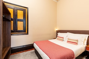 1 bedroom, in-room safe, iron/ironing board, free WiFi