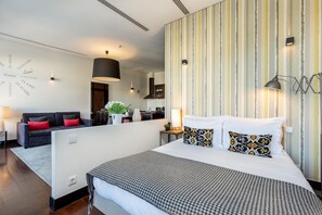 Iron/ironing board, free WiFi, bed sheets