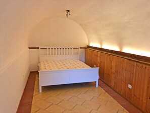 3 bedrooms, bed sheets