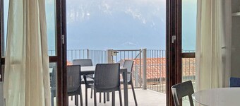 La Quiete 09 Terrace apartment lake view