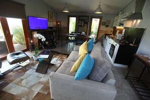 Romantic Villa, 1 King Bed, Bathtub, Valley View | Living room | Flat-screen TV, Netflix, DVD player, iPod dock - The Studio Yarra Valley (Dixons Creek)