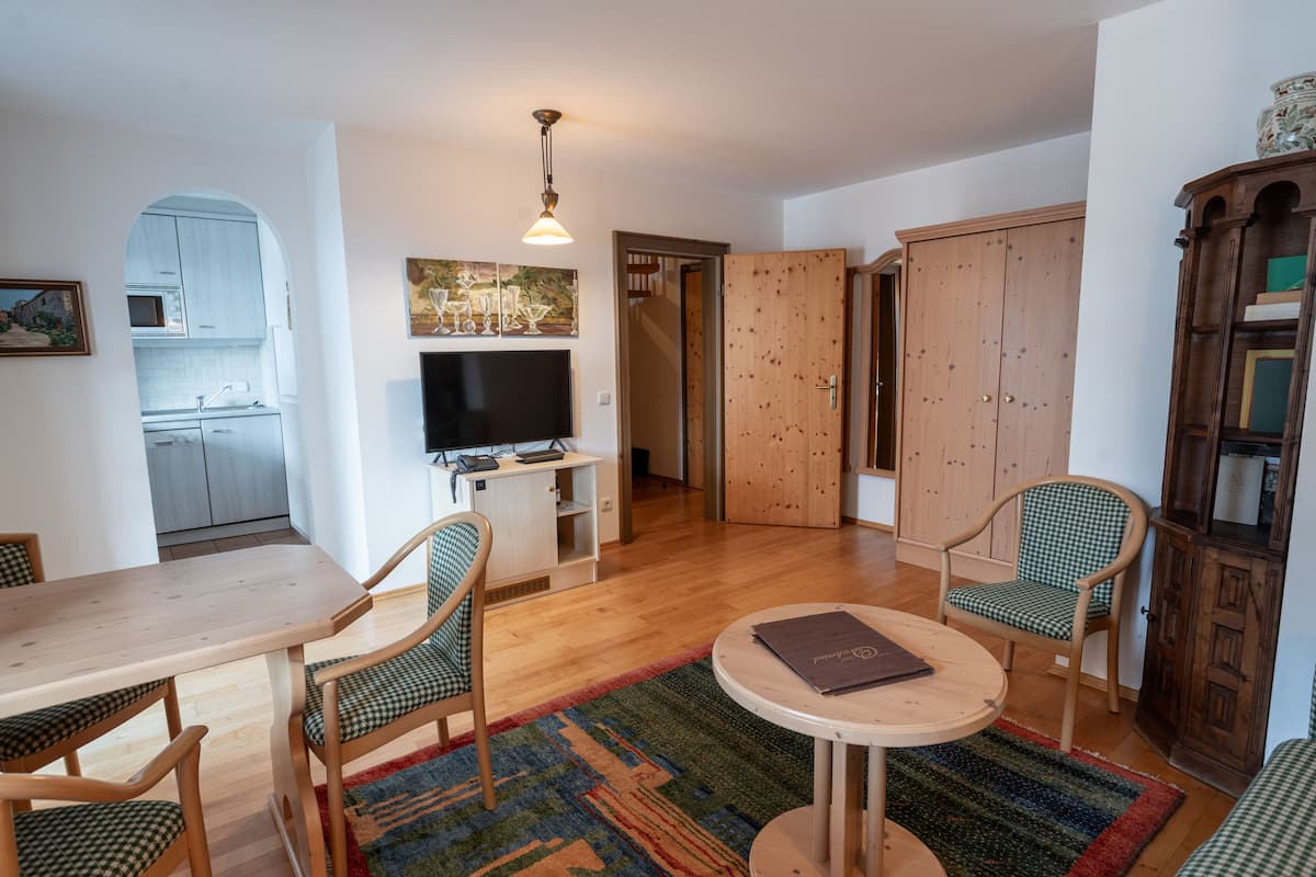 Apartment | Living area | Flat-screen TV