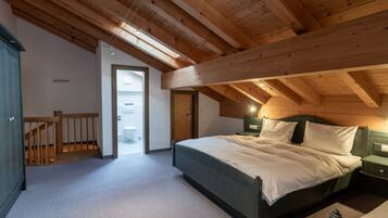 Apartment | Minibar, desk, cribs/infant beds, free WiFi