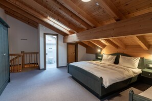 Apartment | Minibar, desk, cribs/infant beds, free WiFi