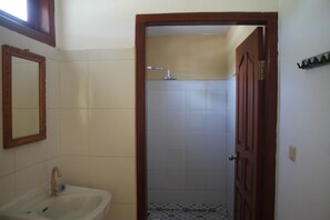 Bathroom - Pondok Sunrise 2 (Gili Trawangan)