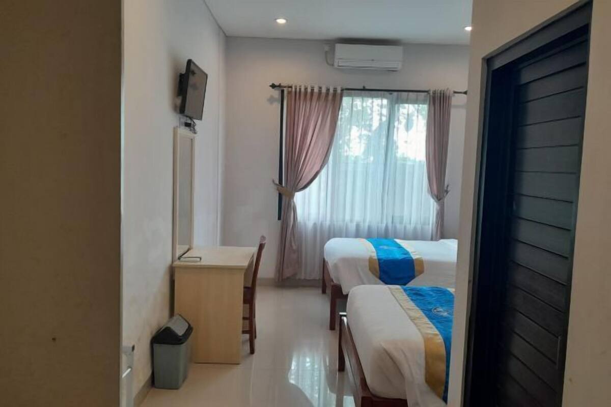 1 bedroom, desk, soundproofing, iron/ironing board (on request)