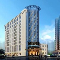 Fachada da propriedade à noite