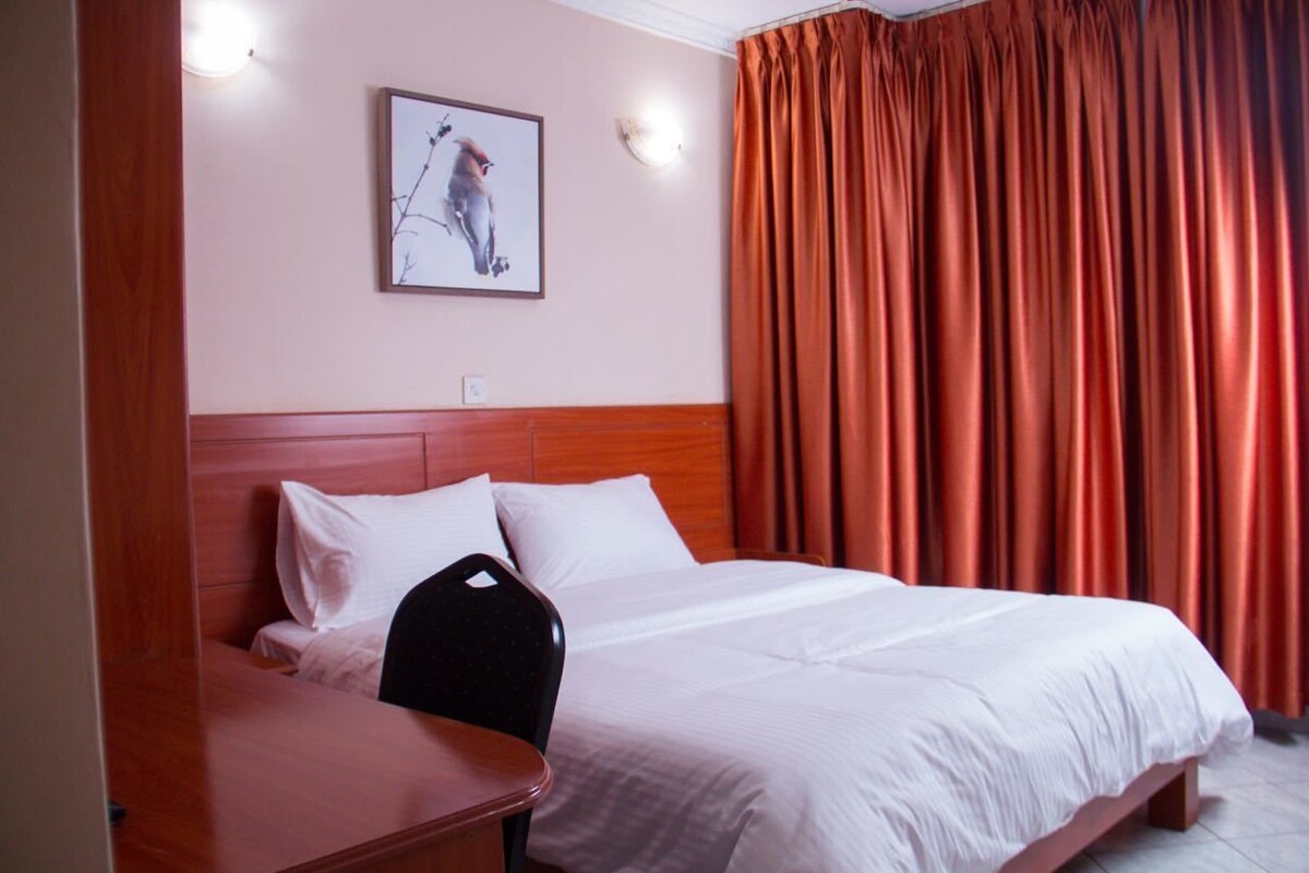 Premium bedding, rollaway beds, free WiFi