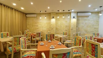 Petit déjeuner complet compris tous les jours