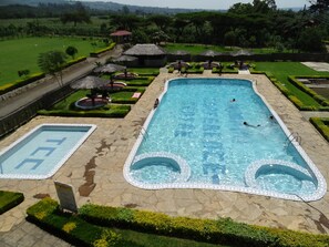 Outdoor pool - Tumaini Cottages and Conference Centre (Nakuru)