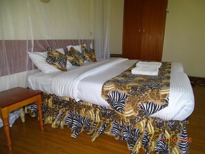 Egyptian cotton sheets, premium bedding, down duvets, blackout curtains - Tumaini Cottages and Conference Centre (Nakuru)