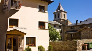 Unclassified image, 2 of 49, button - Hotel Jaume (Alp)