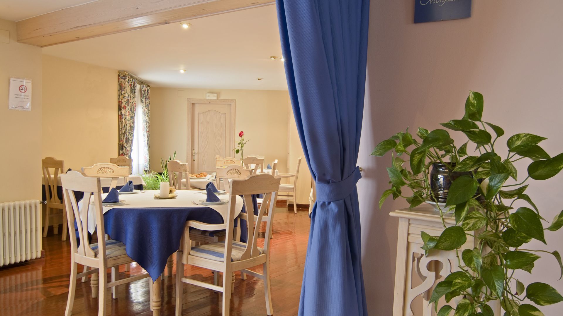 free daily continental breakfast