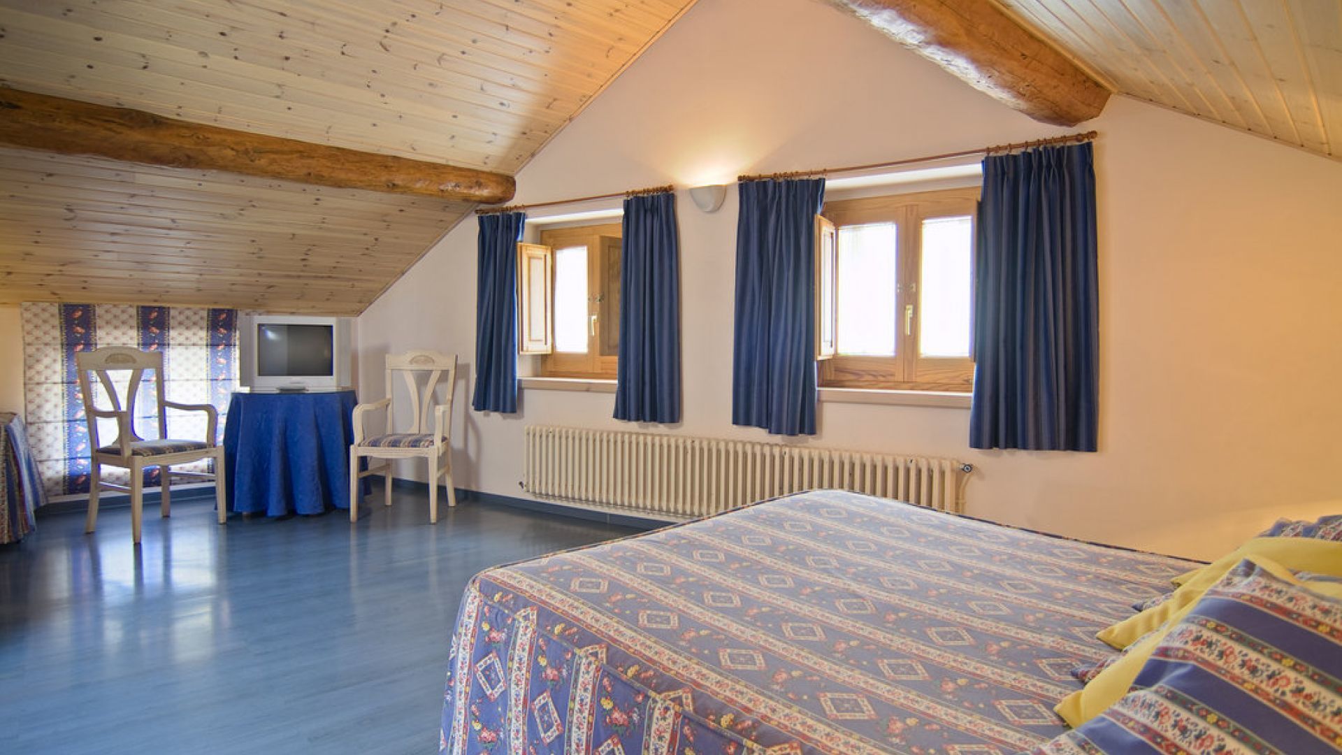 premium bedding, in-room safe, free wifi, bed sheets