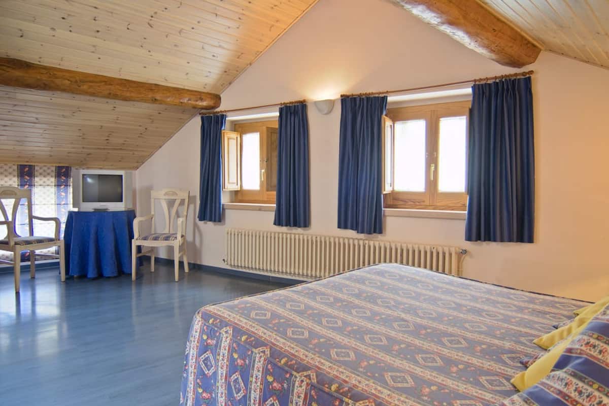 premium bedding, in-room safe, free wifi, bed sheets