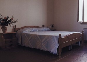 ห้องทราดิชันนัล | โต๊ะทำงาน, เปล/เตียงเด็กอ่อน (ฟรี), เตียงเสริม/เปล, ผ้าปูที่นอน