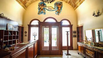 Pintu masuk interior