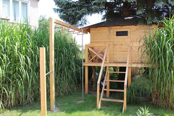 Zona de juegos infantil al aire libre