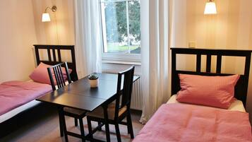 3 bedrooms, down duvets, laptop workspace, free WiFi