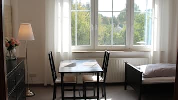 Condo família, banheira | Vista do quarto