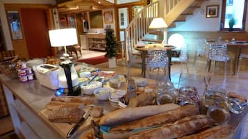 Free daily buffet breakfast