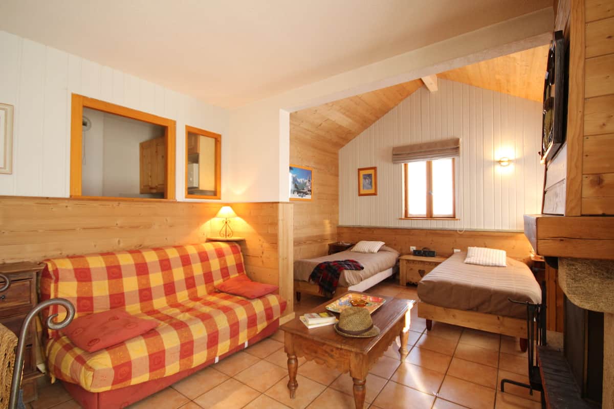 Apartement suite 1 room + alcove + private terrace & glacier view | Living area