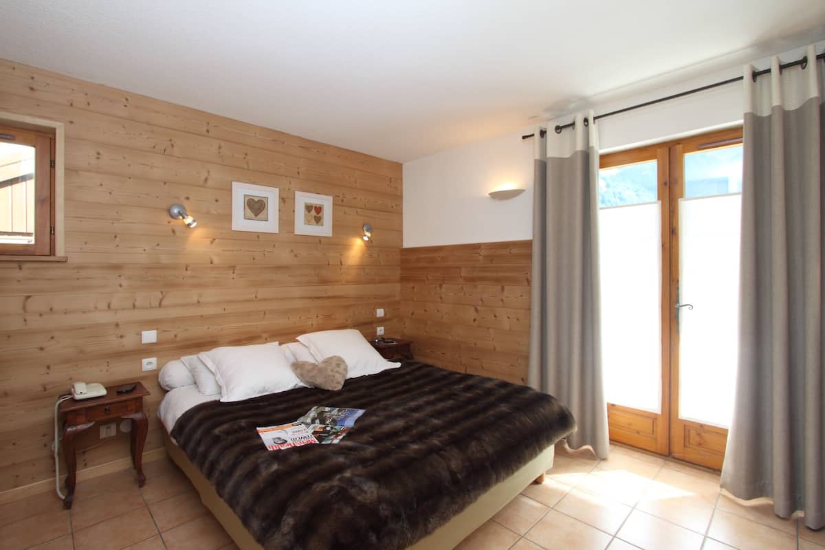 Individually decorated, individually furnished, soundproofing
