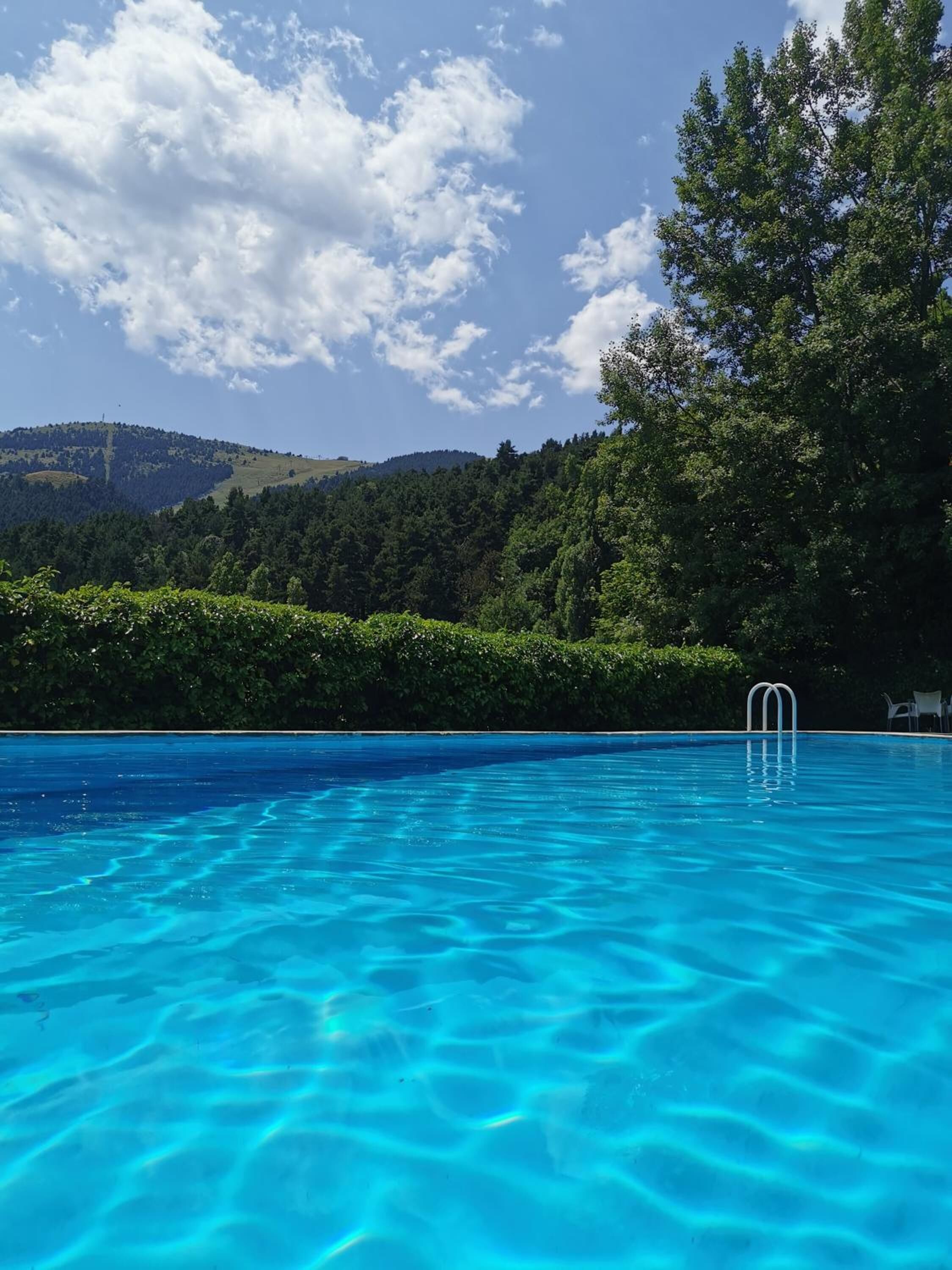 outdoor pool, pool loungers