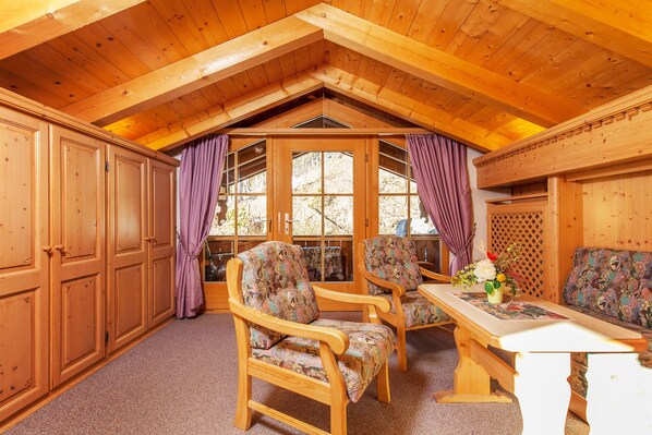 Apartment (Hubertus-Studio) | Individually decorated, individually furnished, desk - Haus Hubertus (Reit im Winkl)