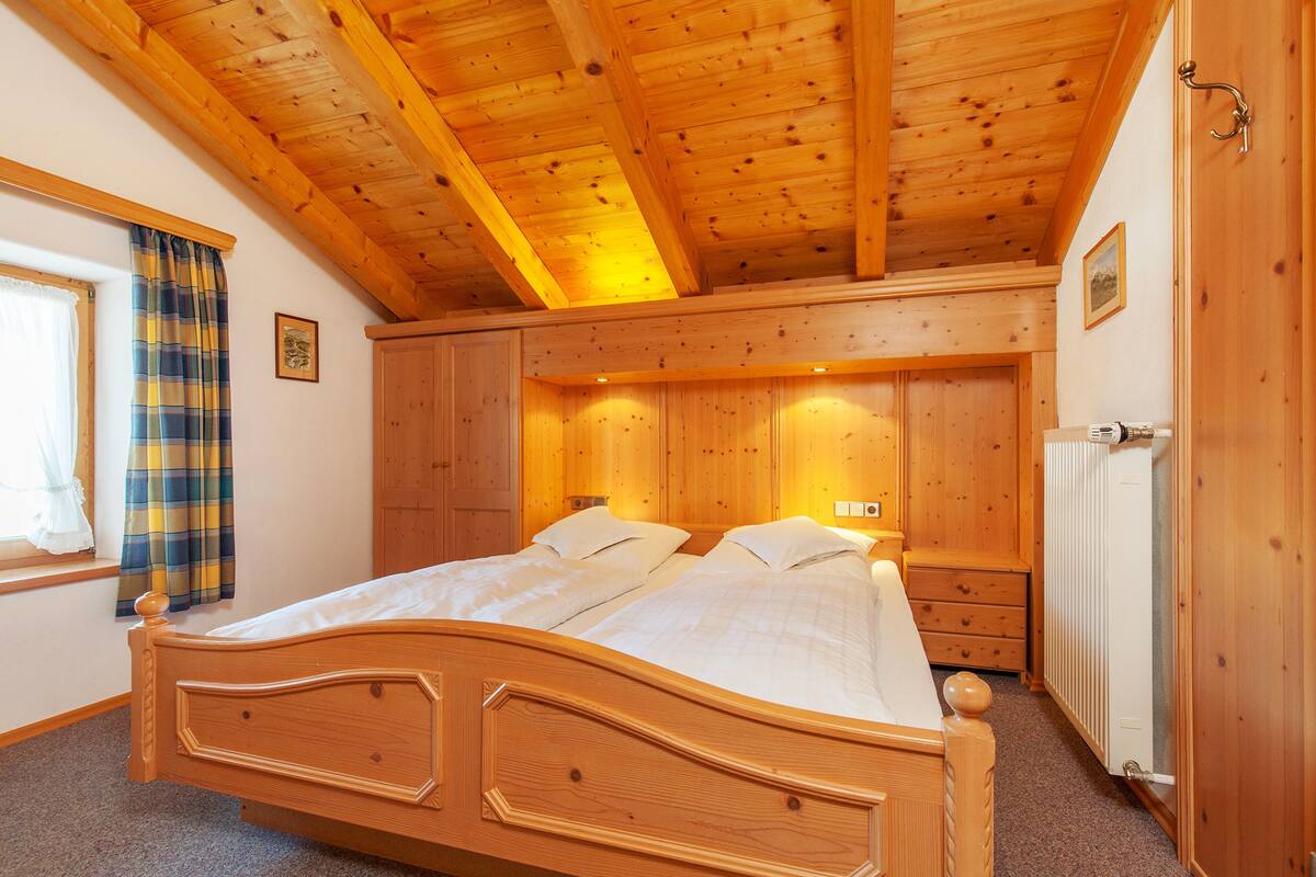 Apartment (Hubertus-Studio) | Individually decorated, individually furnished, desk