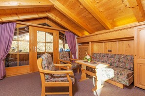 Apartment (Hubertus-Studio) | Individually decorated, individually furnished, desk - Haus Hubertus (Reit im Winkl)