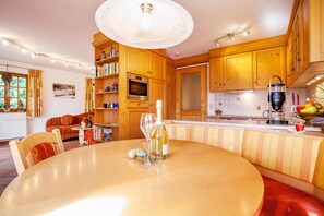 Appartement | Repas dans la chambre