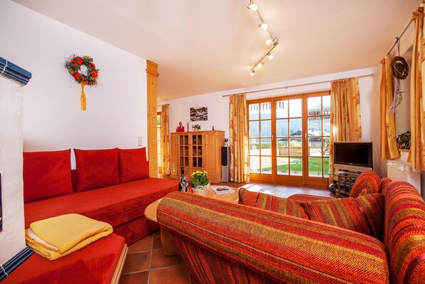 Apartment | 2 bedrooms, desk, free cots/infant beds, free WiFi