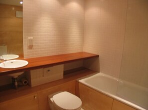 Executive-Apartment, 2 Doppelbetten, barrierefrei | Badezimmer