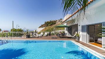 Outdoor pool, pool loungers