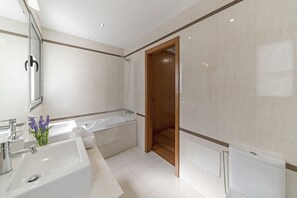 Villa, 3 Bedrooms, Private Pool, Ocean View | Bathroom | Separate bathtub and shower, hair dryer, bidet, towels - Villa Sol e Mar by Our Madeira (Santa Cruz)
