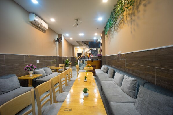 Terrace/patio - Language Exchange Hostel 1 (Ho Chi Minh City)