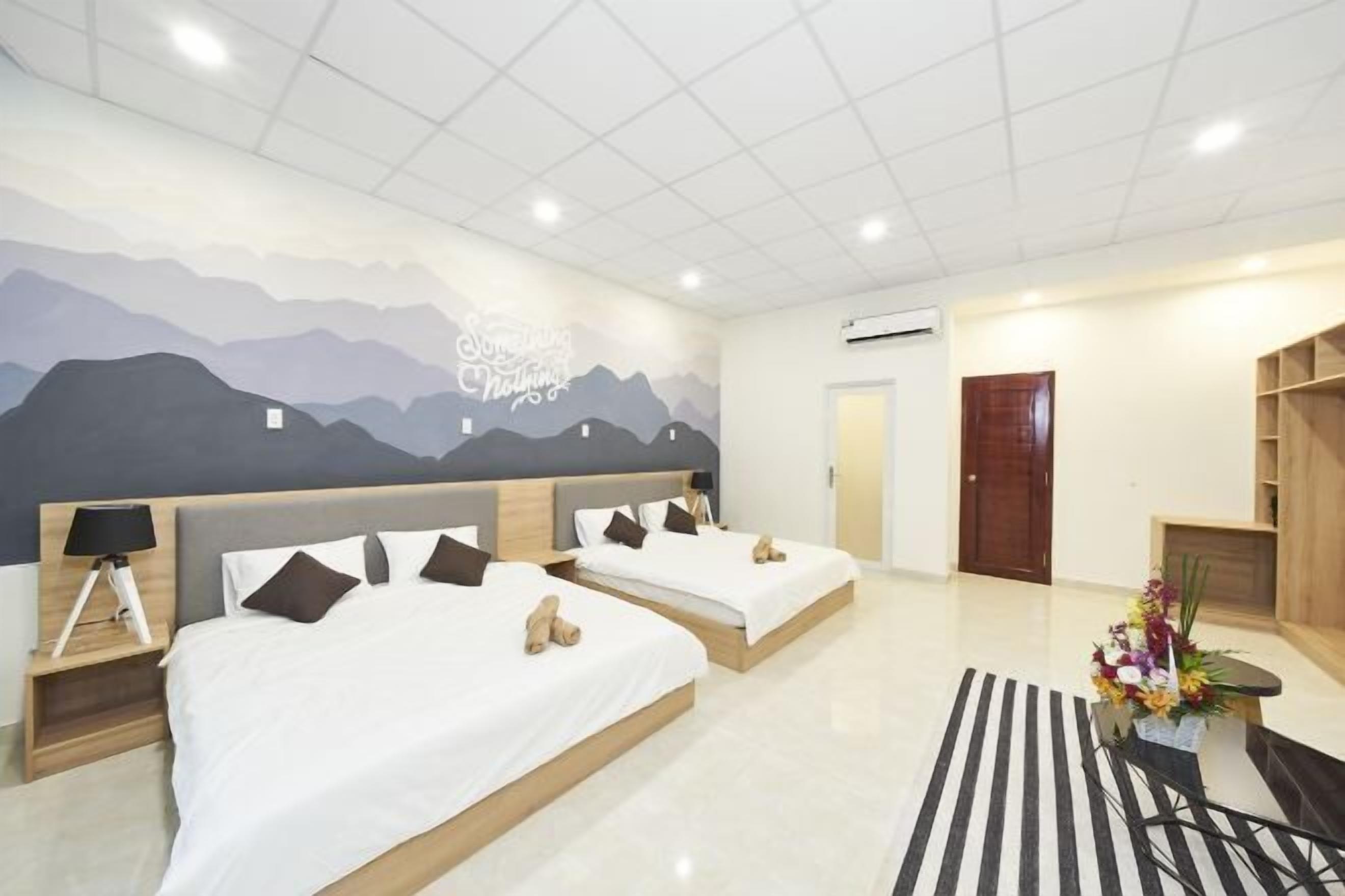 6 ห้องนอน, ตู้นิรภัยในห้องพัก, ห้องพักตกแต่งอย่างมีเอกลักษณ์, โต๊ะทำงาน