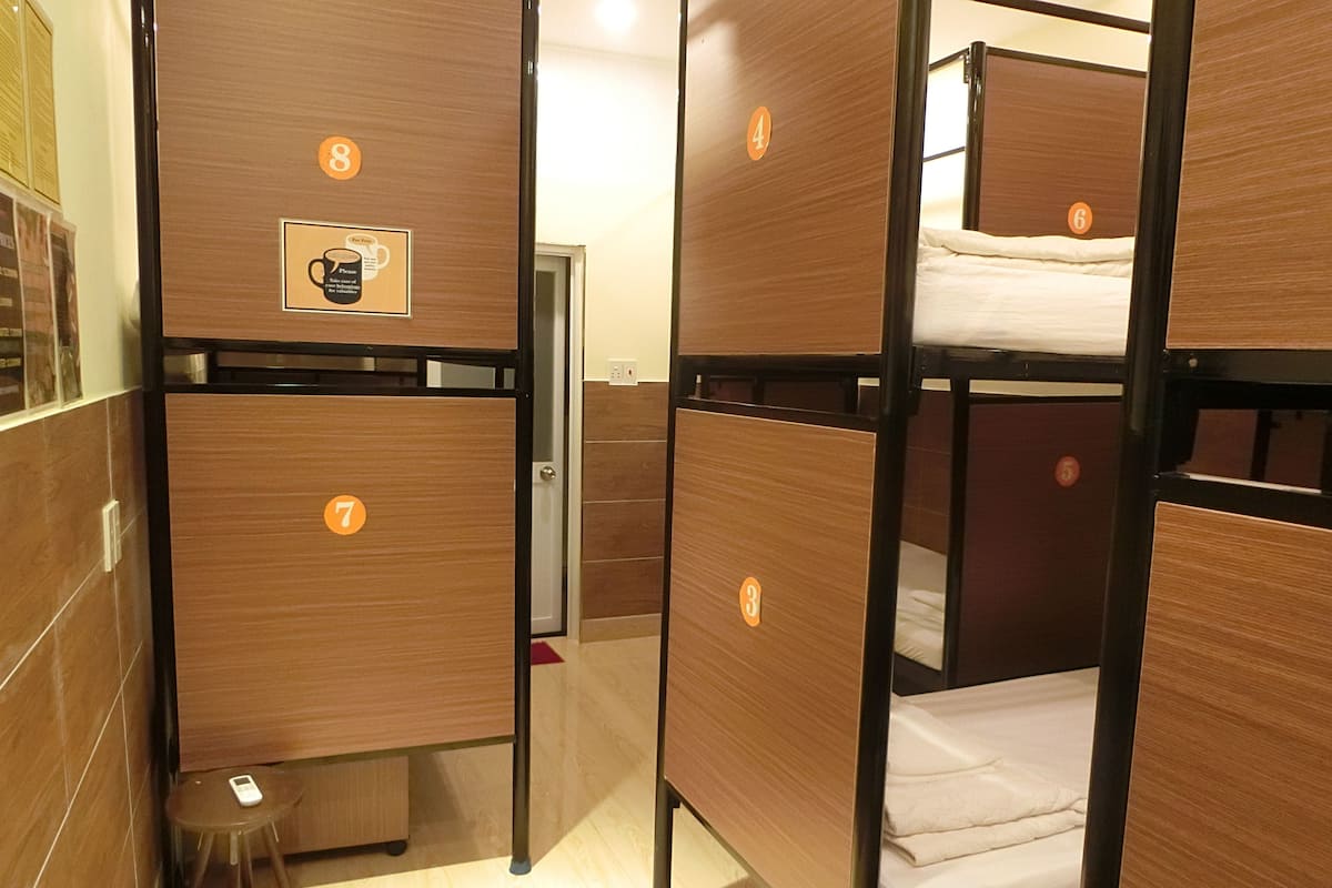 Dormitório compartilhado | 6 quartos, cofres nos quartos, escrivaninha, cortinas blackout
