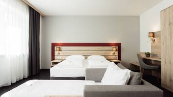 Triple Room (Studio)
