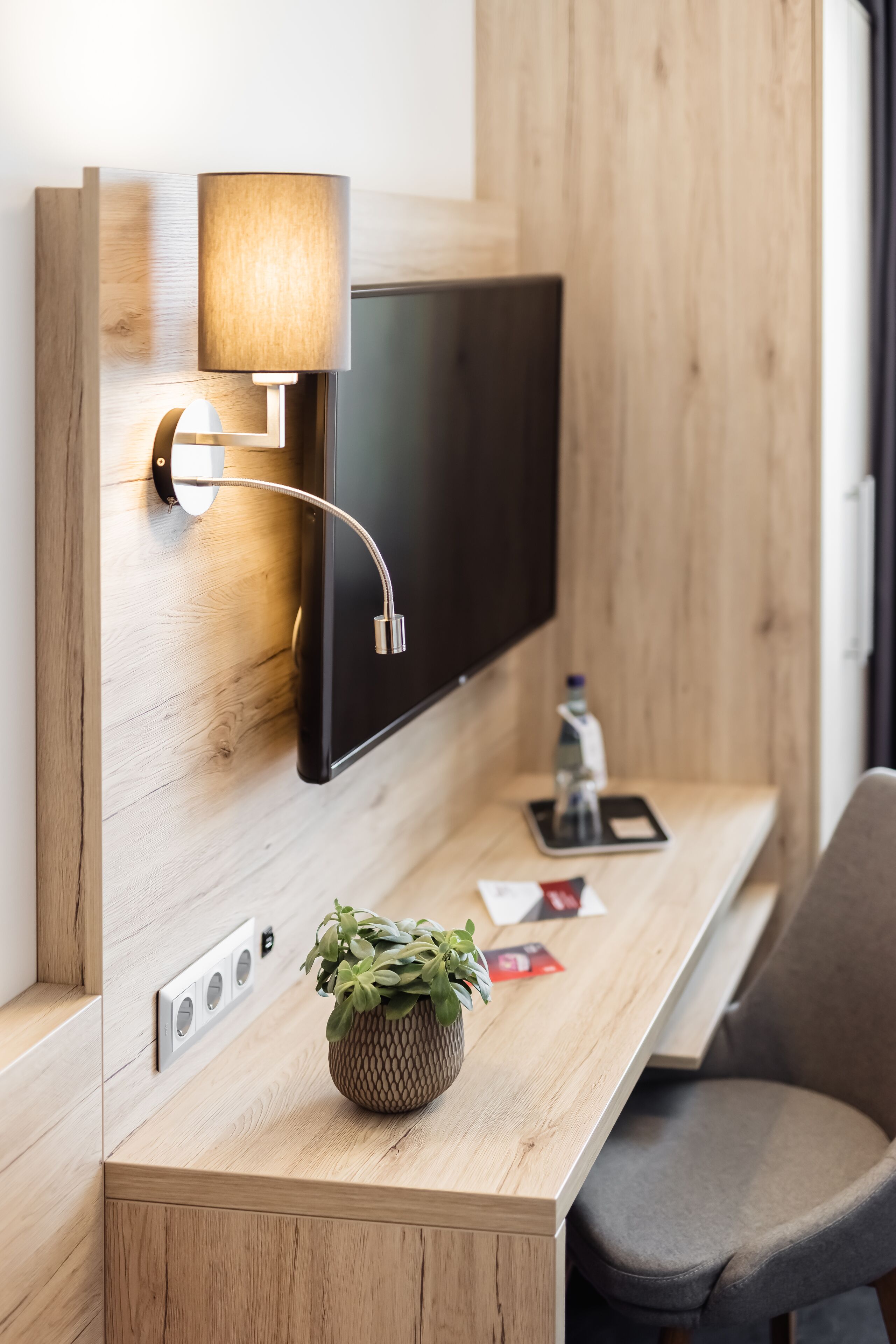 single room | egyptian cotton sheets, premium bedding, in-room safe, desk