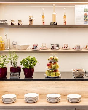 Daily buffet breakfast for a fee - Hotel Smart Liv’In (Boheimkirchen)