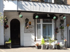 Property entrance - St Martin's Guest House (Dover)