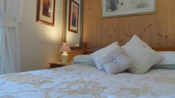Large Double Room | Free WiFi, bed sheets