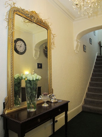 フロント. セント マーティンズ ゲスト ハウス