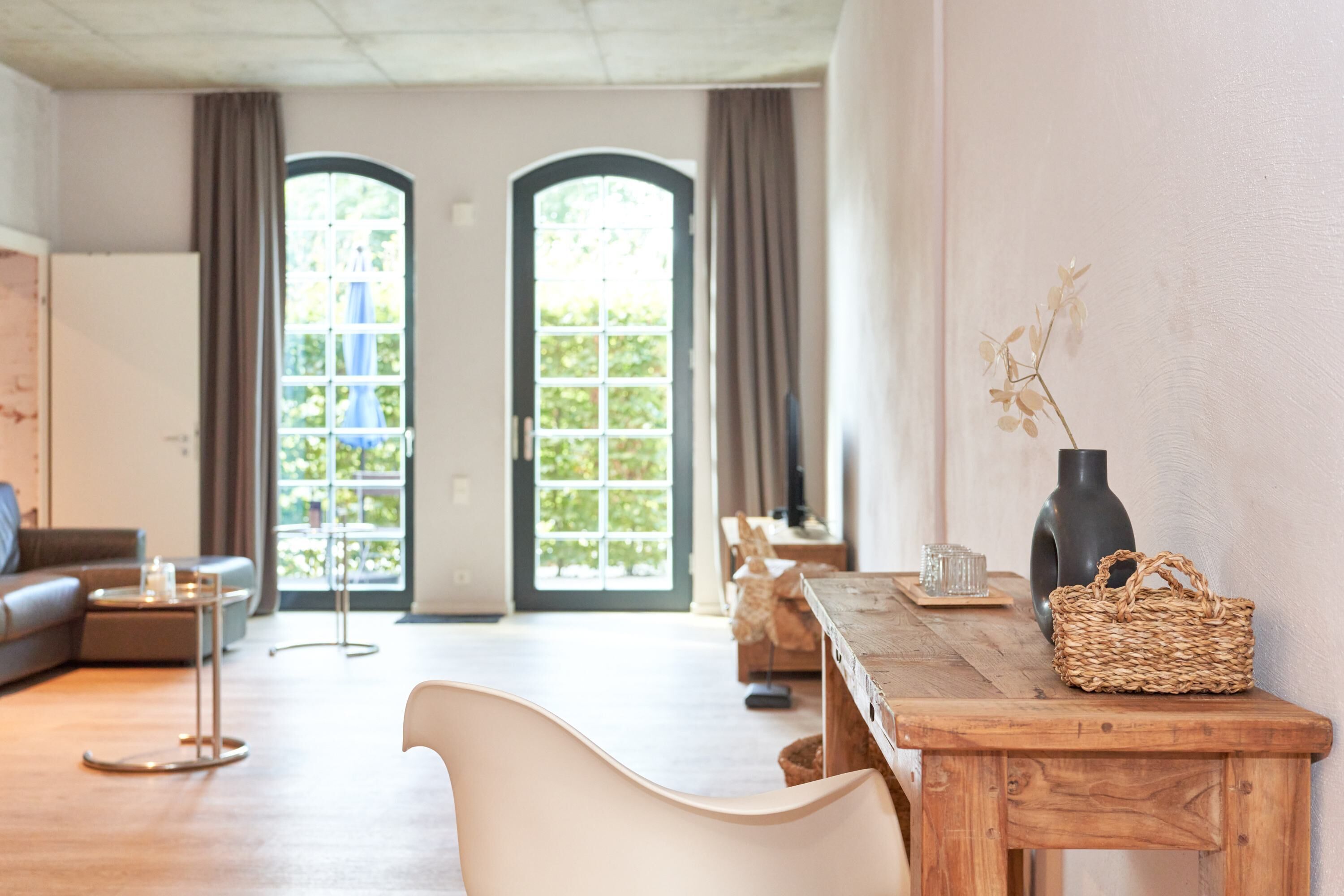 アパートメント (06, excl. 95 Euro cleaning fee) | リビング エリア | 55 インチのスマートテレビ (ケーブル放送視聴可)、DVD プレーヤー