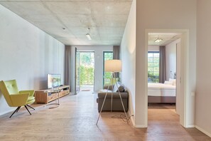 Apartment (04, excl. 95 Euro cleaning fee) | Living area | 55-inch Smart TV with cable channels, DVD player