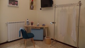 Habitación Confort doble, balcón | Servicio de la habitación
